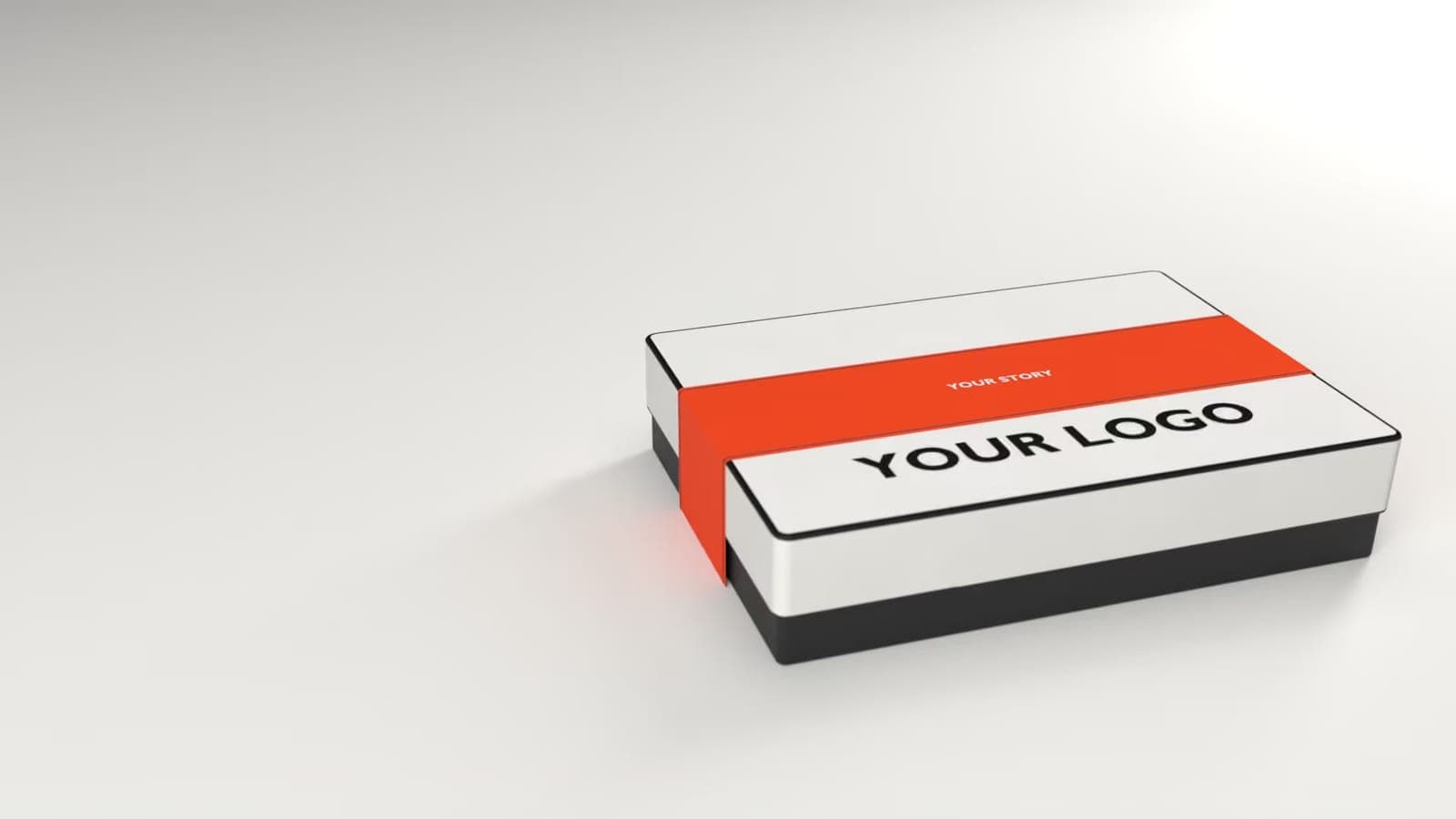 Zamknięte pudełko prezentowe z pomarańczową banderolą i miejscem na logo firmy.
